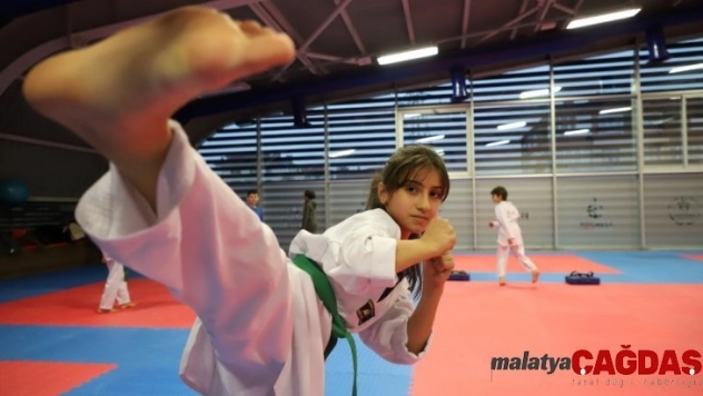 Bilgievi'nde tekvando öğreniyorlar