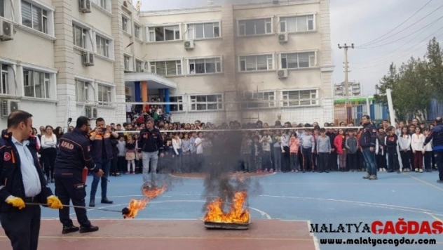 Bilnet Okullarında gerçeği aratmayan deprem ve yangın tatbikatı