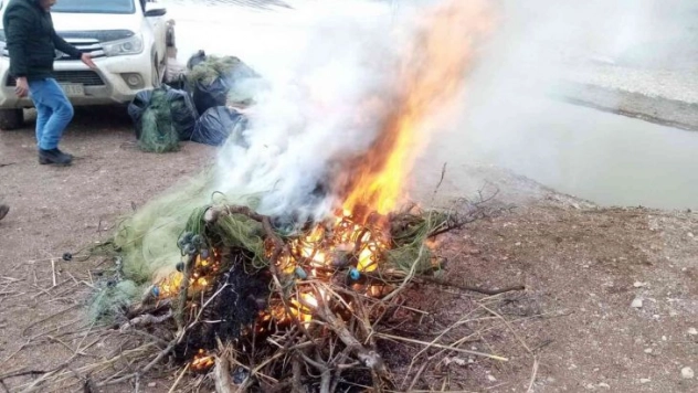 Bin 500 metre ağ yakıldı