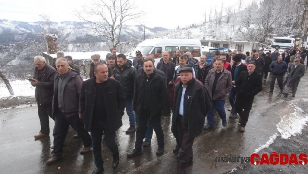 Bin 800 nüfuslu mahalle komple şehre taşınmak istiyor