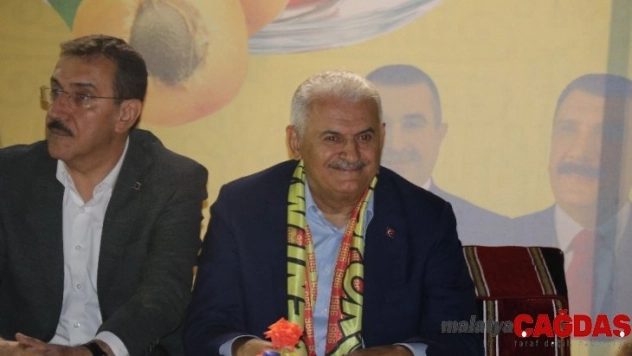 Binali Yıldırım Malatyalı gençlerle buluştu