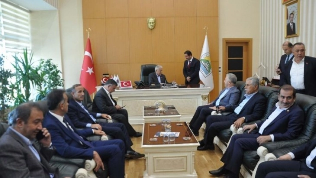 Binali Yıldırım ve İsmet Yılmaz Bitlis'te cenaze törenine katıldı