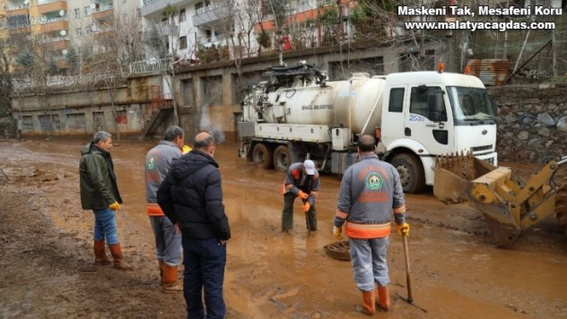 Bingöl Belediyesi'nden yoğun sel mesaisi