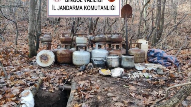 Bingöl'de 3 odalı sığınakta çok sayıda patlayıcı ele geçirildi
