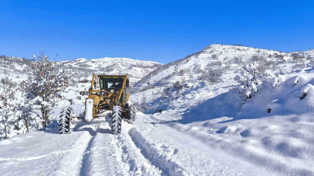 96 köy yolu ulaşıma kapandı