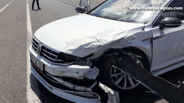 Bingöl'de iki otomobil çarpıştı: 1 yaralı