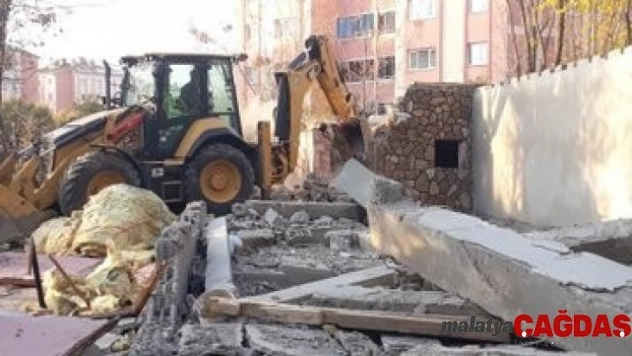 Bingöl'de kaçak yapı yıkıldı