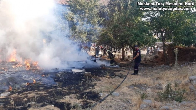 Bingöl'de korkutan yangın evlere sıçramadan söndürüldü