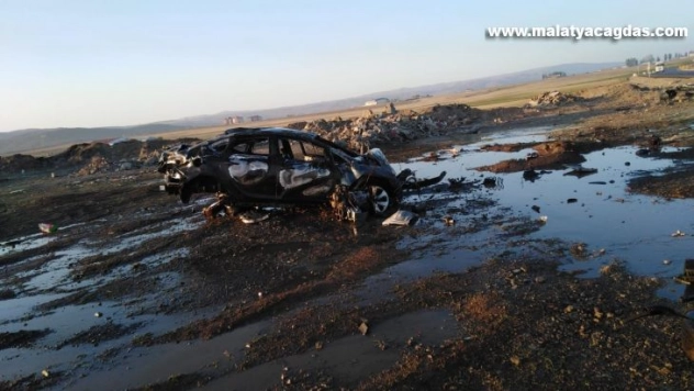 Bingöl'de takla atan otomobil alev alev yandı: 1 yaralı