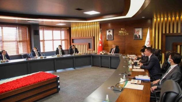 Bingöl'de Vali Ekinci başkanlığında kaymakamlarla değerlendirme toplantısı gerçekleştirildi