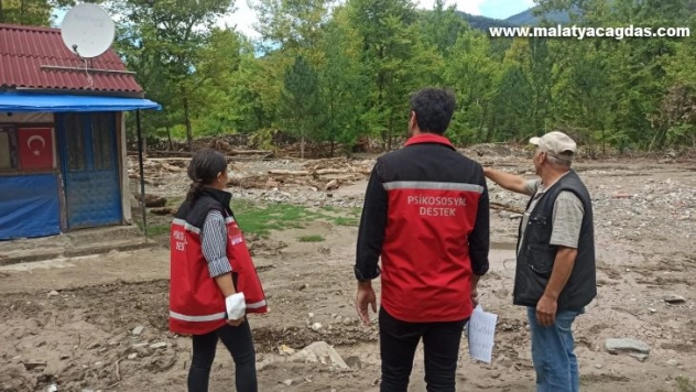 Bingöl'den yola çıkan psikososyal destek ekibi afet bölgesinde