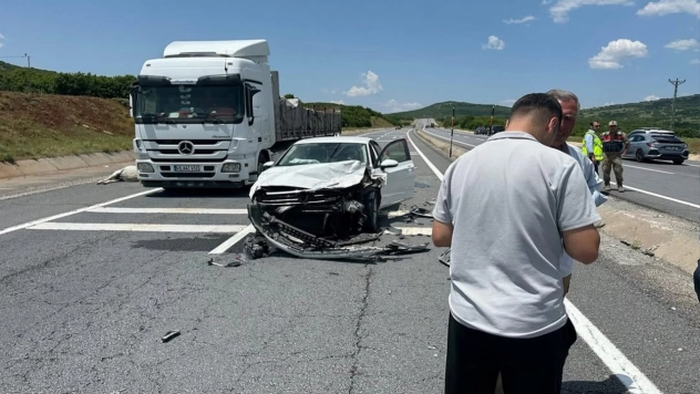 Bingöl-Elâzığ Karayolu'nda zincirleme kaza: 1 yaralı