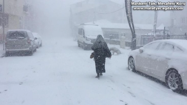 Bingöl Karlıova'da tipi etkili oldu, 86 köy yolu ulaşıma kapandı