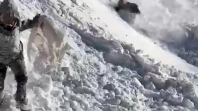 Bingöl'de çığ düştü, çocuklar son anda kurtuldu