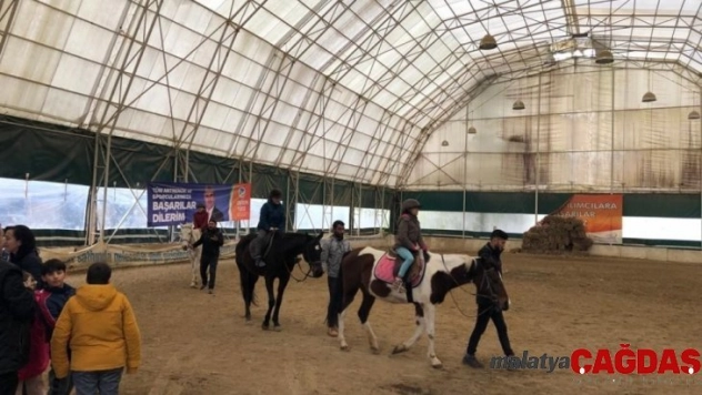 Binicilik sporu okullarla buluşuyor