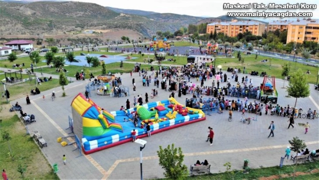 Binlerce çocuk belediye şenliğinde doyasıya eğlendi