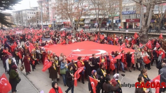 Binlerce kadın, Milli Mücadele ruhunu tekrar canlandırdı