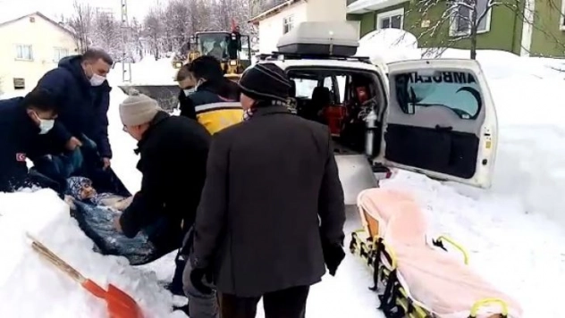 Bir metre karda hayat kurtarma mücadelesi