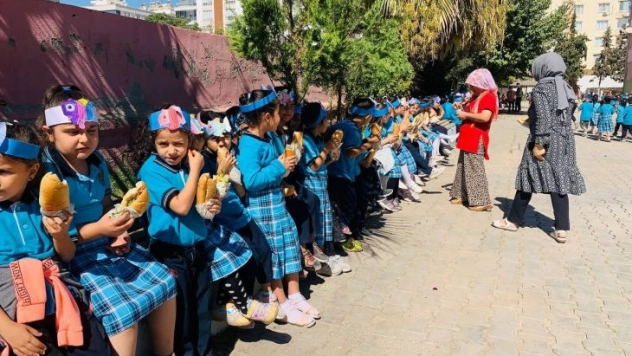 Birecik'te bin öğrenciye balık ekmek