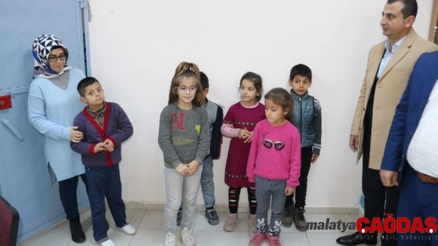 Bismil'de 300 öğrenciye kışlık giysi yardımı