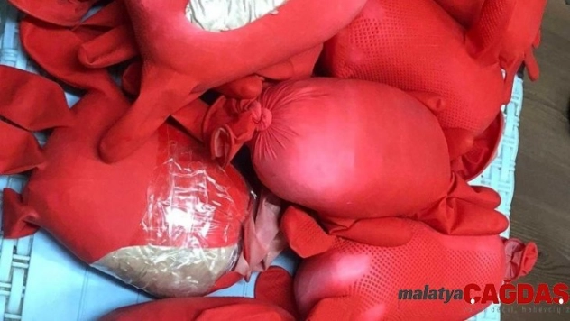 Bitlis'te bir şahsın üzerine gizlenmiş 5 kilo 616 gram eroin ele geçirildi