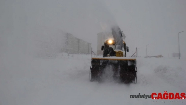 Bitlis'te kar yağışı 70 köy yolunu ulaşıma kapattı