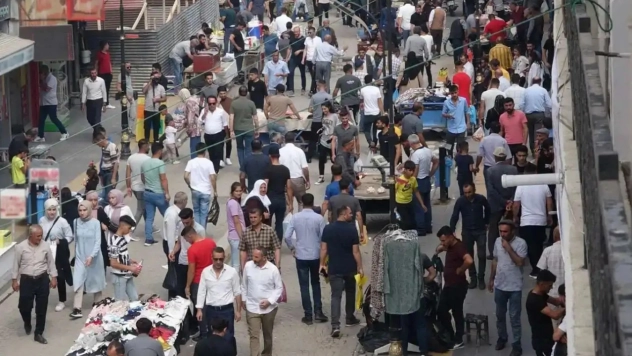 BM 2024 Nüfus Tahminleri: Yaşlanan Dünya, Genç Türkiye