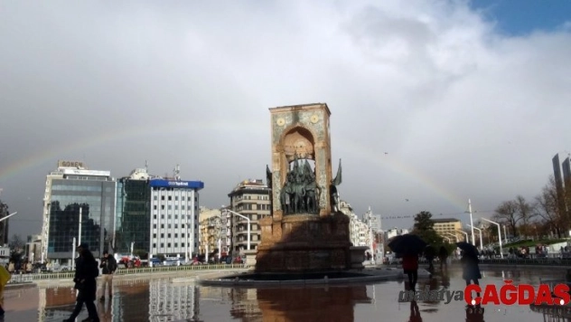 Boğaz'da oluşan gökkuşağı hayran bıraktı