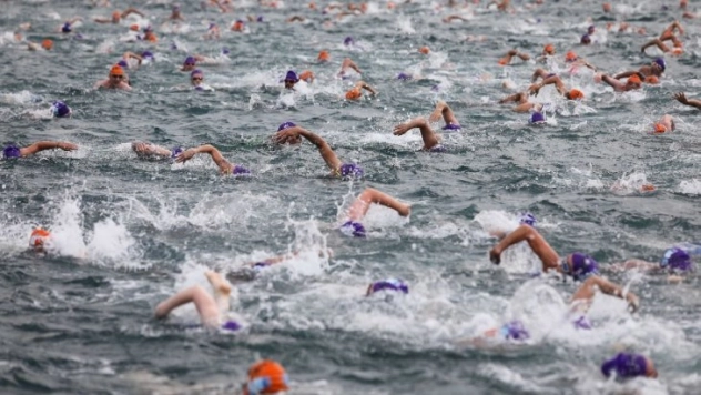 Kıtalararası yüzme yarışlarında kulaç attı