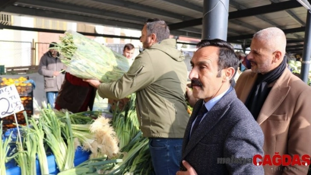 Bolu'da, ihtiyaç sahipleri için halk pazarında yardım tezgahı kuruldu