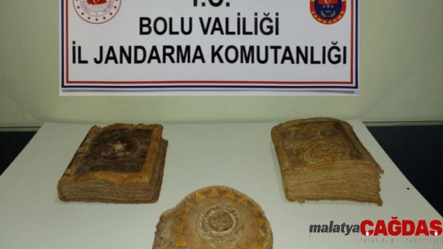 Bolu'da ilk Tevratlardan olduğu tahmin edilen el yazması kitap yakalandı