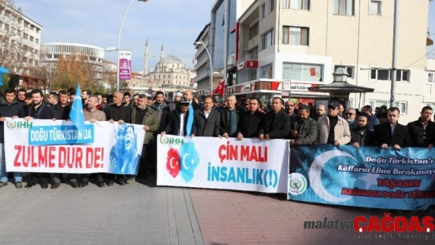 Bolu'da yüzlerce kişi Çin'i protesto etti