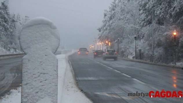 Bolu Dağı'nda kar yağışı etkisini sürdürüyor