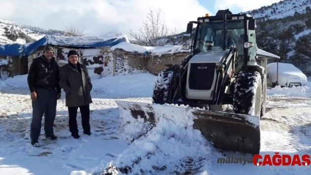Bolvadin'e mevsimin ilk karı yağdı