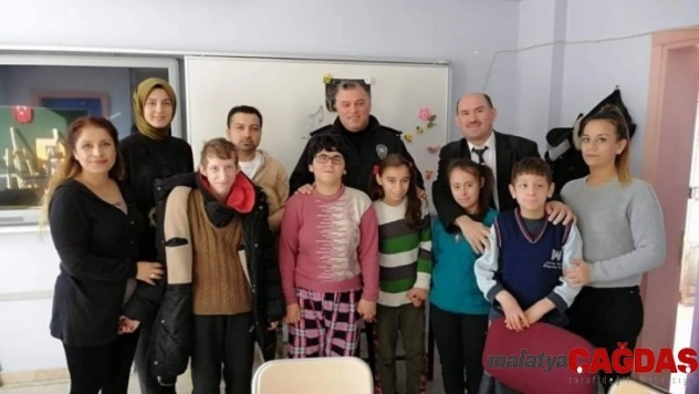 Bolvadin İlçe Emniyet Müdürü Ahmet Gürfidan engelli bireylerle bir araya geldi