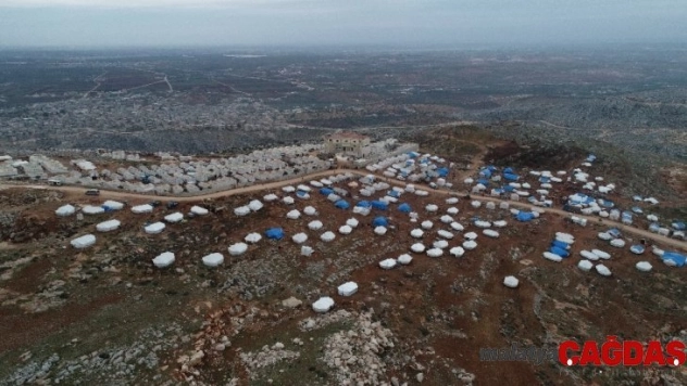 Bombardımandan kurtulmak için dağın tepesine sığındılar