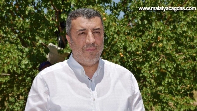 Özcan'dan tahmini kayısı rekoltesi açıklaması
