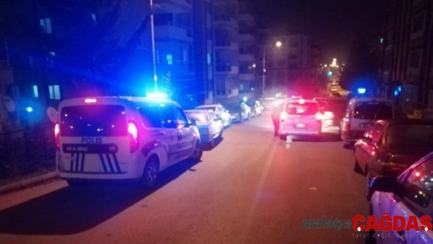 Boşanma aşamasında olduğu karısını bıçakladı