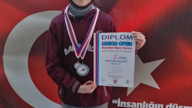 Bozdağ Short Track'ta gümüş madalya kazandı
