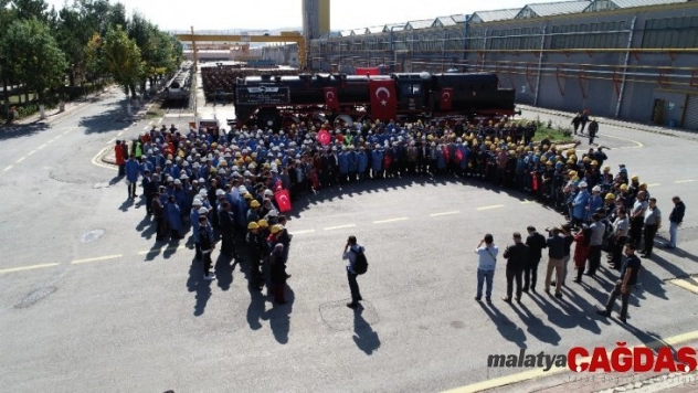 Bozkurt lokomotifi önünde Fetih duası