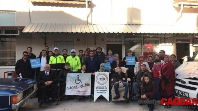 Bozüyük'te 'Engel olma, farkında ol' klasik araç turu