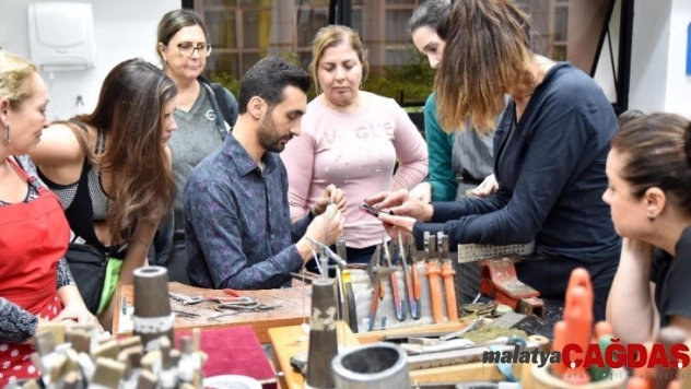 Brezilya'da Türk takı tasarımı ve ebru sanatını tanıttı