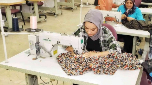 Bu atölyede kadınlar iş hayatına atılıyor