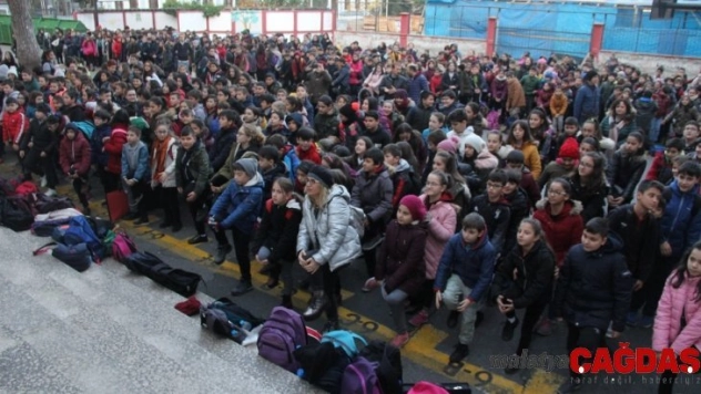 Bu okulda her sabah Samsunspor marşı ile spor yapılıyor