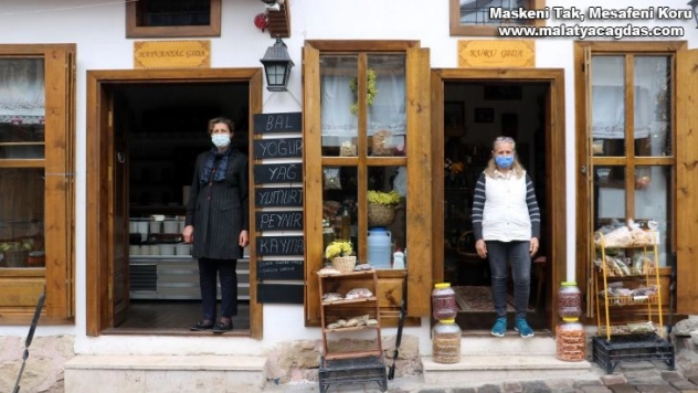 Bu sokaktaki tüm esnaf kadın