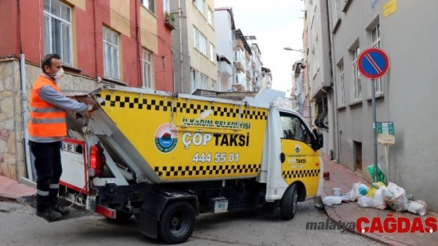Bu taksi insan değil 'çöp' taşıyor