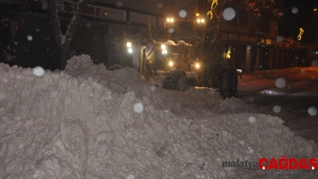 Bulanık Belediyesi'nden karla mücadele çalışması