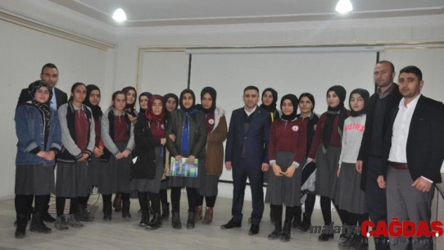 Bulanık'ta 'Erken Yaşta Evlilik ve Madde Bağımlılığıyla Mücadele' semineri