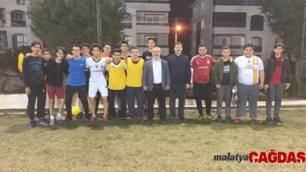 Buldan Müftülüğü gençler için halı saha turnuvası düzenledi