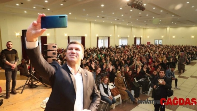 Burdur Belediyesi'nden yeni yıl öncesi 'Kadınlar Matinesi'